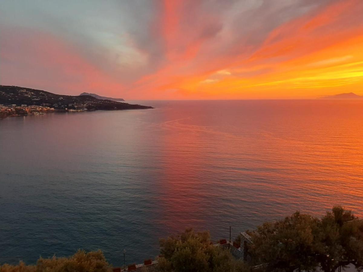 Apartamento Bella Vista House-Sorrento Coast - Free Parking-Solarium Vico Equense Exterior foto