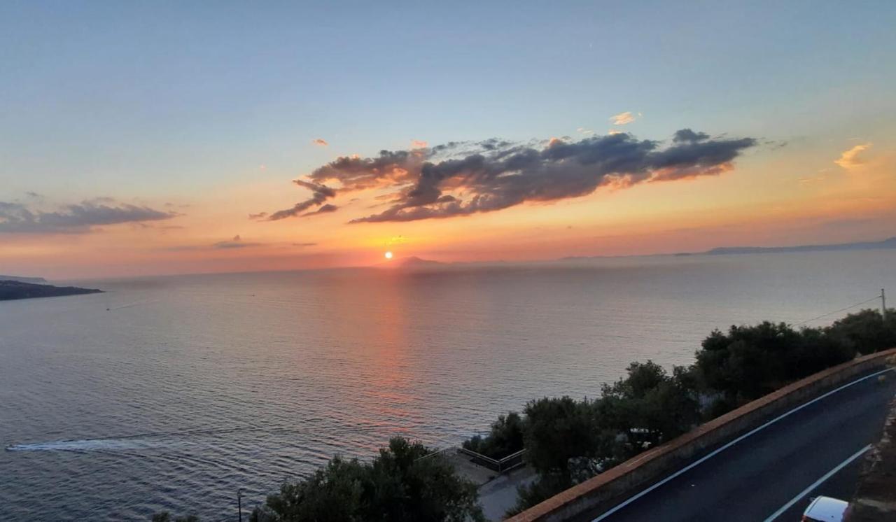 Apartamento Bella Vista House-Sorrento Coast - Free Parking-Solarium Vico Equense Exterior foto